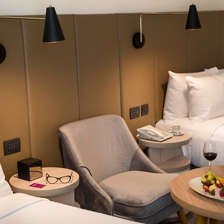 Отель Crowne Plaza Lima By Ihg Экстерьер фото A room at the hotel