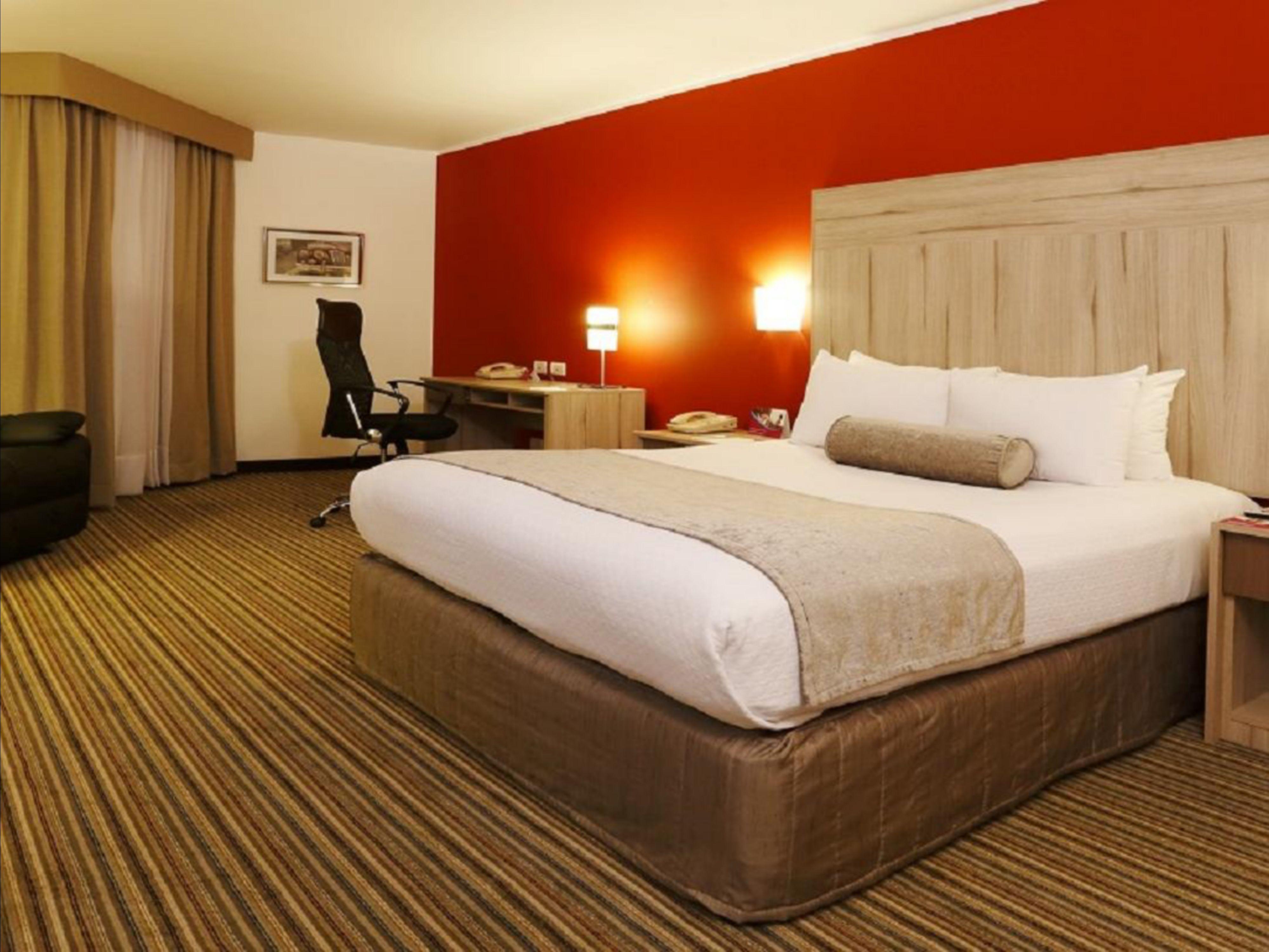Отель Crowne Plaza Lima By Ihg Экстерьер фото A typical room at the Holiday Inn Express