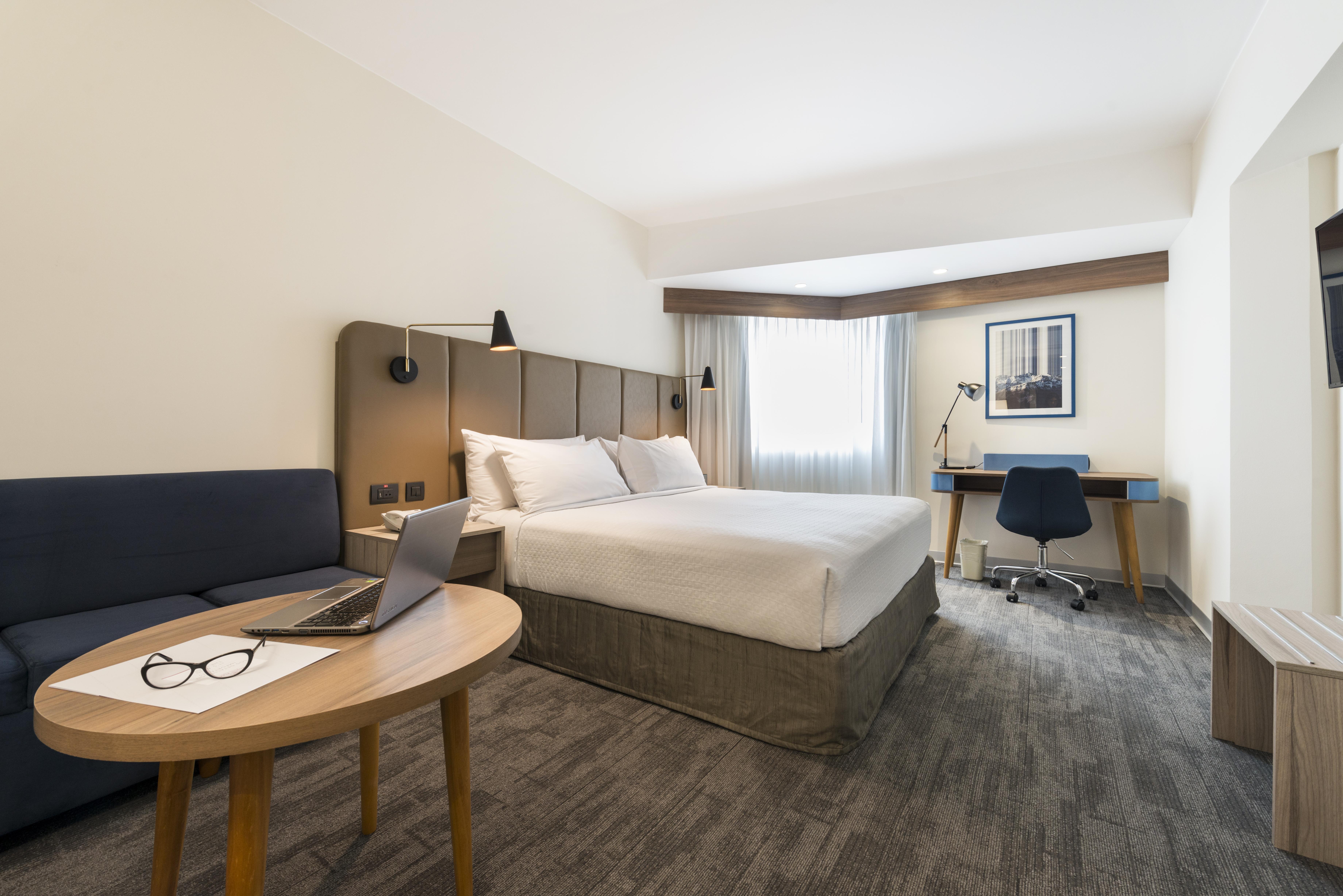 Отель Crowne Plaza Lima By Ihg Экстерьер фото A typical room at the Holiday Inn Express London - Kensington