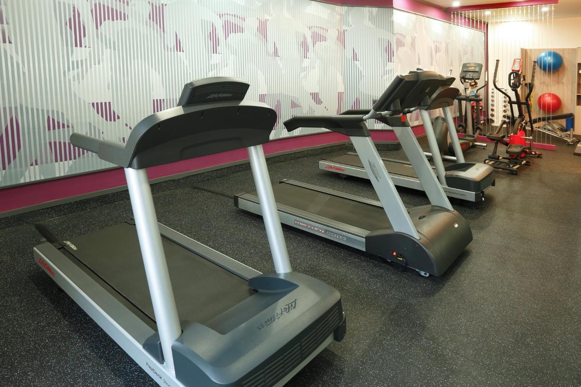 Отель Crowne Plaza Lima By Ihg Экстерьер фото Treadmills
