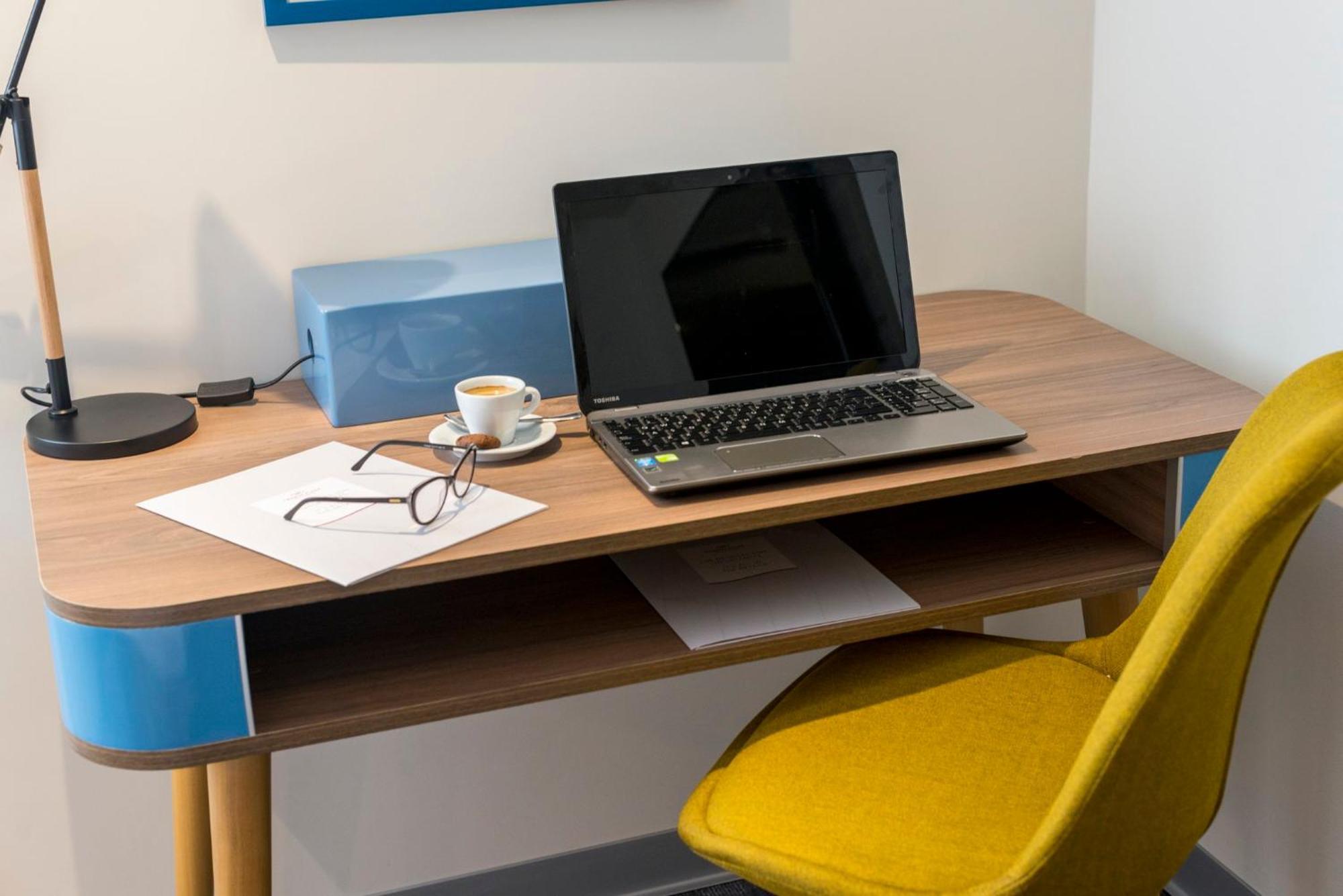 Отель Crowne Plaza Lima By Ihg Экстерьер фото A typical workspace at the library