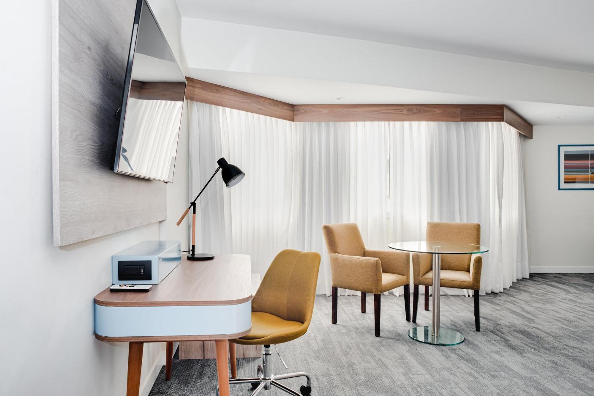 Отель Crowne Plaza Lima By Ihg Экстерьер фото A room at the hotel