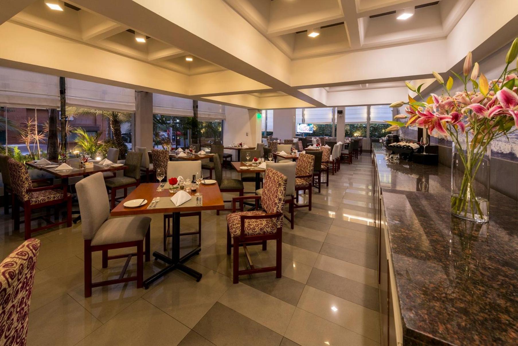 Отель Crowne Plaza Lima By Ihg Экстерьер фото The restaurant
