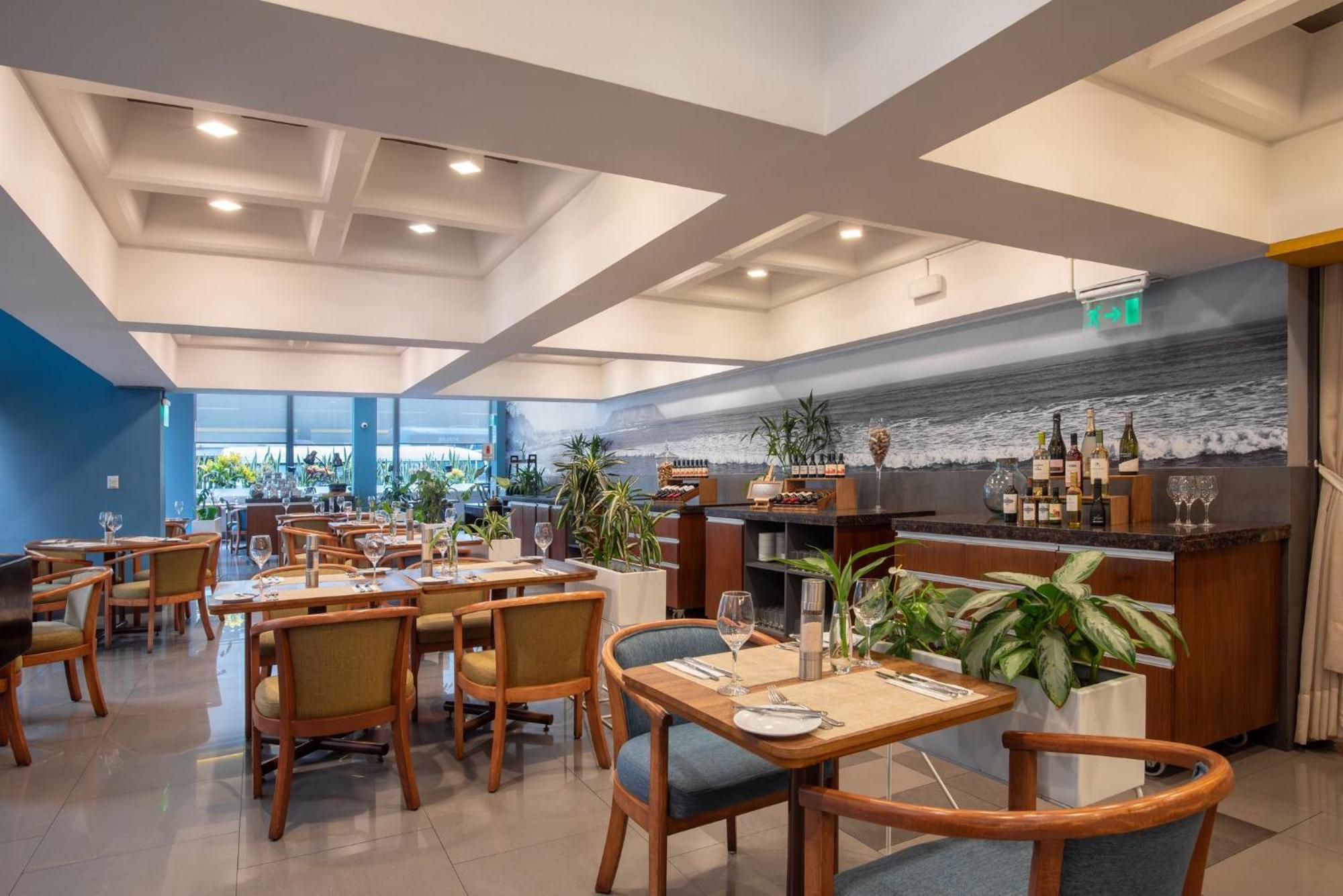 Отель Crowne Plaza Lima By Ihg Экстерьер фото The dining room at the 1960s-era restaurant