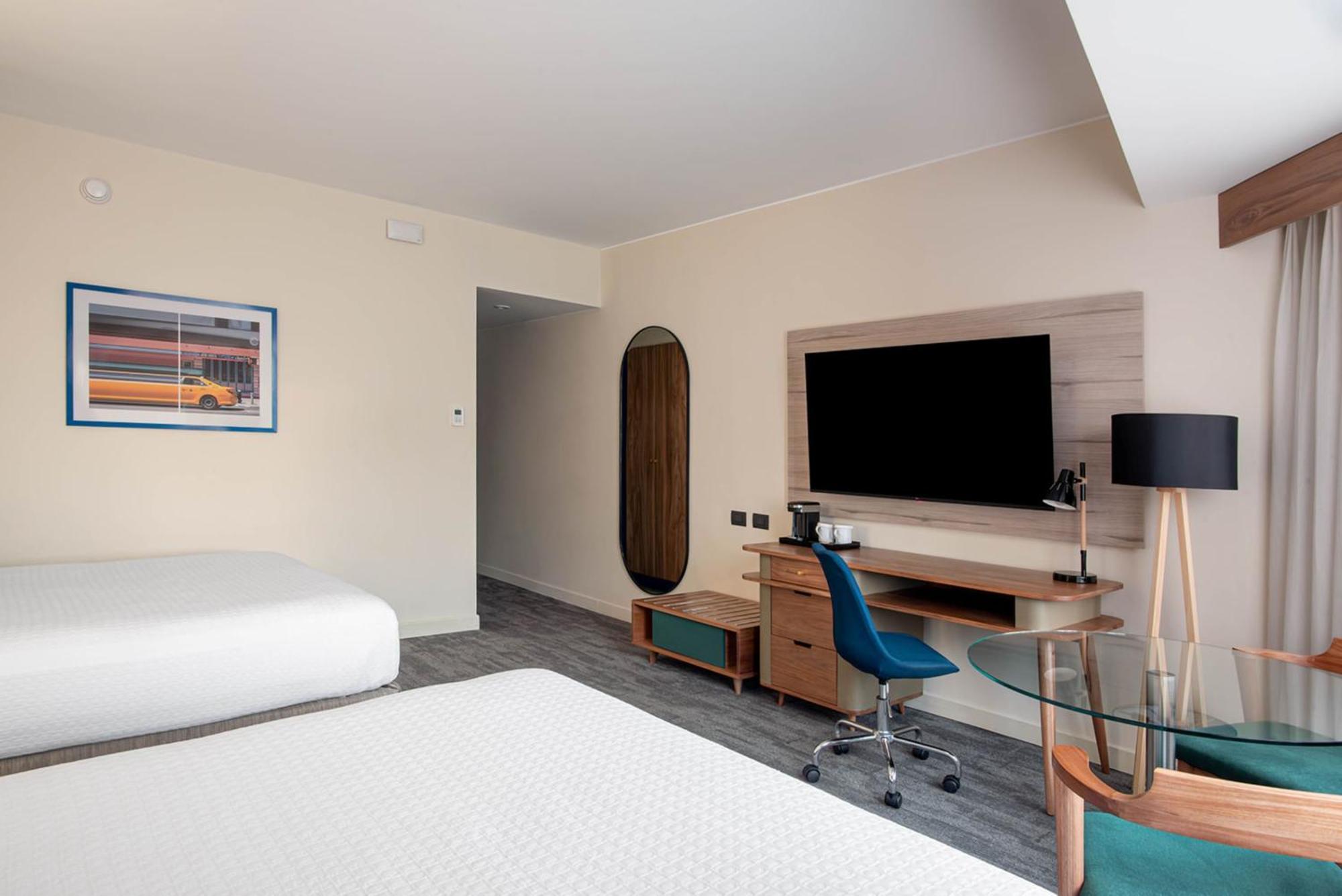 Отель Crowne Plaza Lima By Ihg Экстерьер фото A room at the Holiday Inn Express London - Heathrow