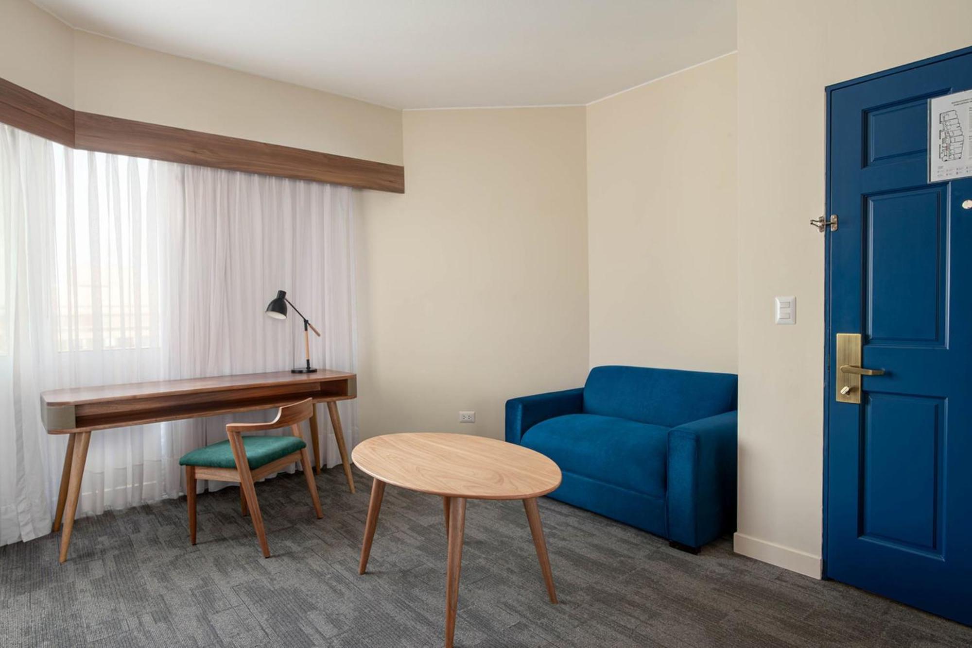 Отель Crowne Plaza Lima By Ihg Экстерьер фото A room at the Hotel Valencia