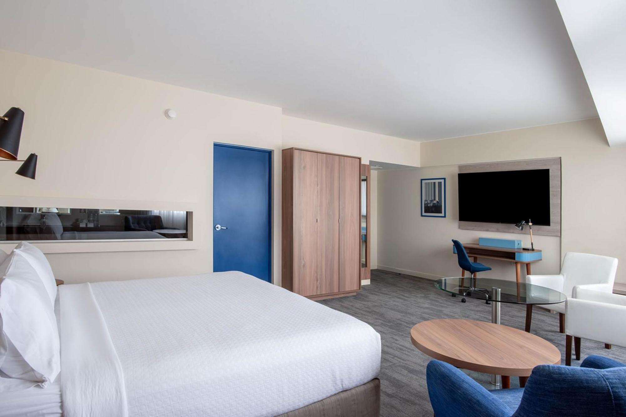 Отель Crowne Plaza Lima By Ihg Экстерьер фото A typical room at the Hilton Garden Inn