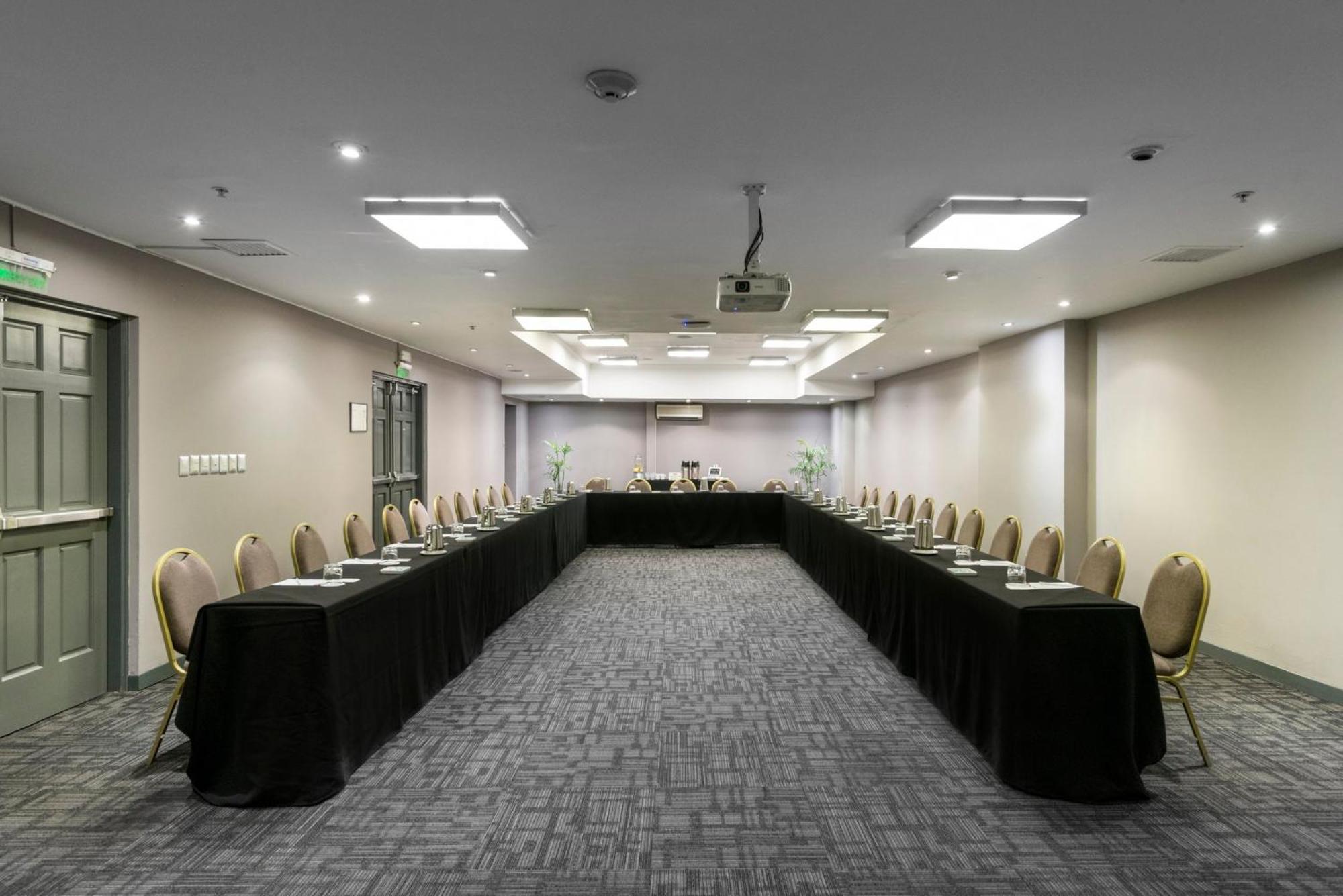Отель Crowne Plaza Lima By Ihg Экстерьер фото Meeting room