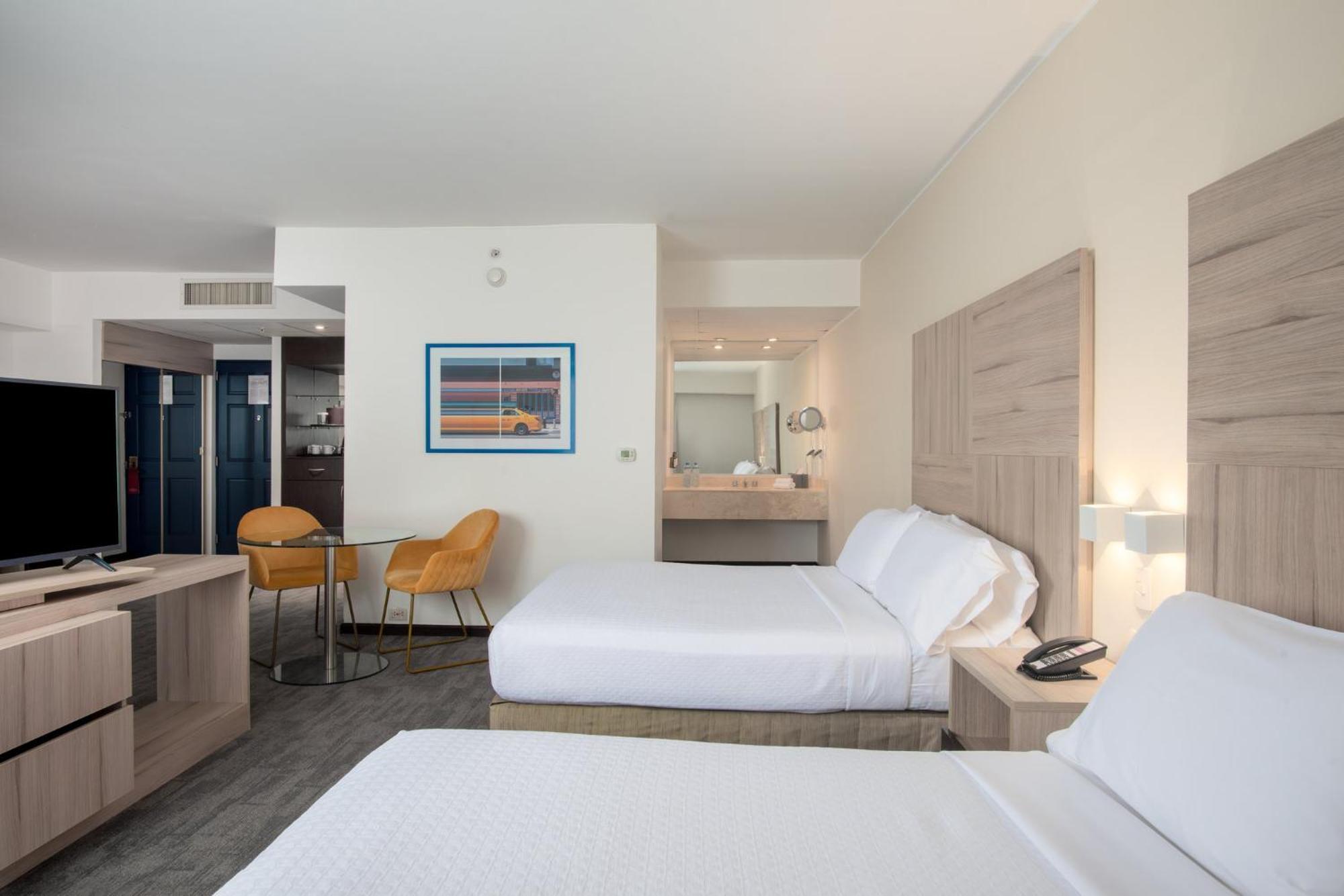 Отель Crowne Plaza Lima By Ihg Экстерьер фото A typical room at the Hilton Garden Inn