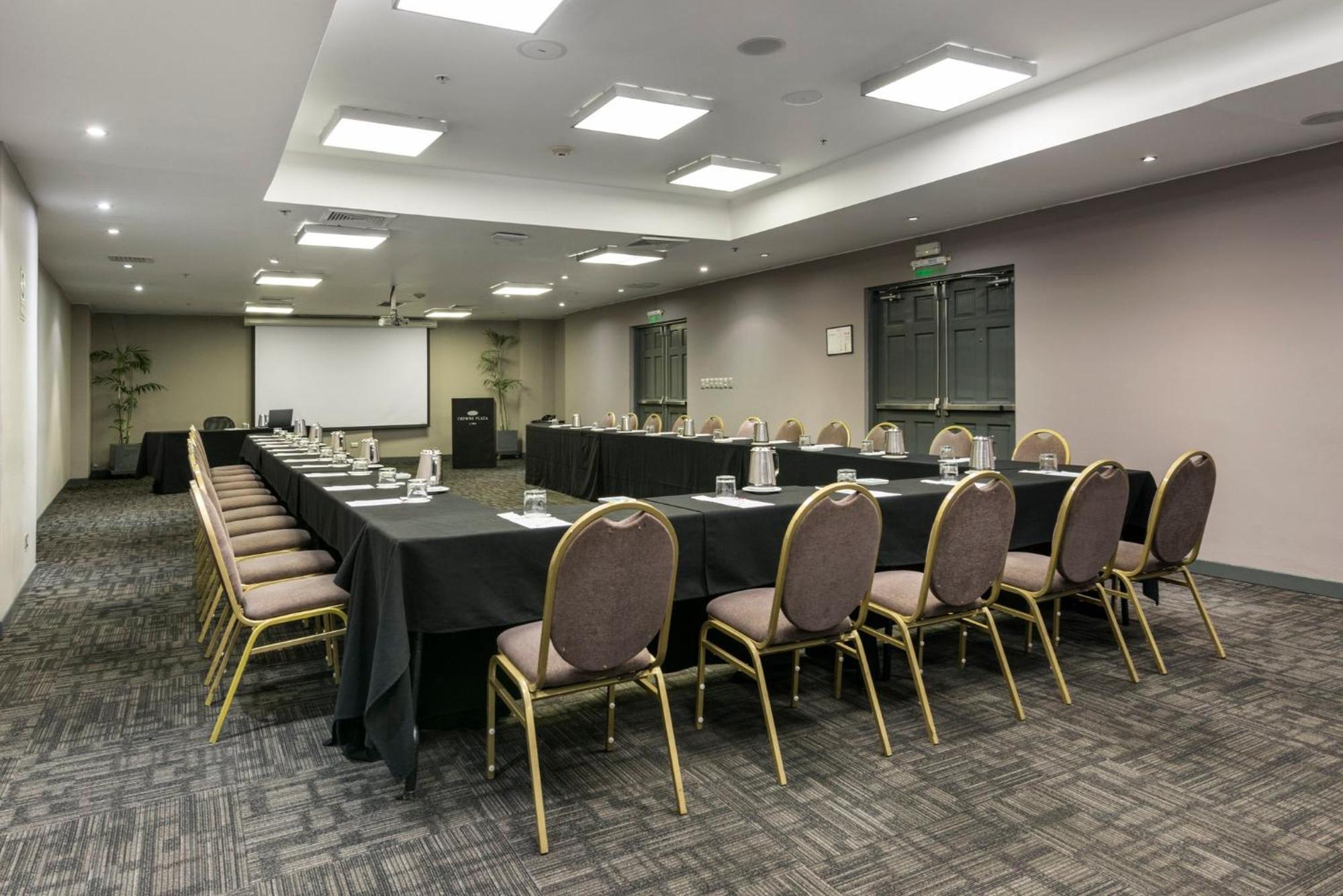 Отель Crowne Plaza Lima By Ihg Экстерьер фото Meeting room